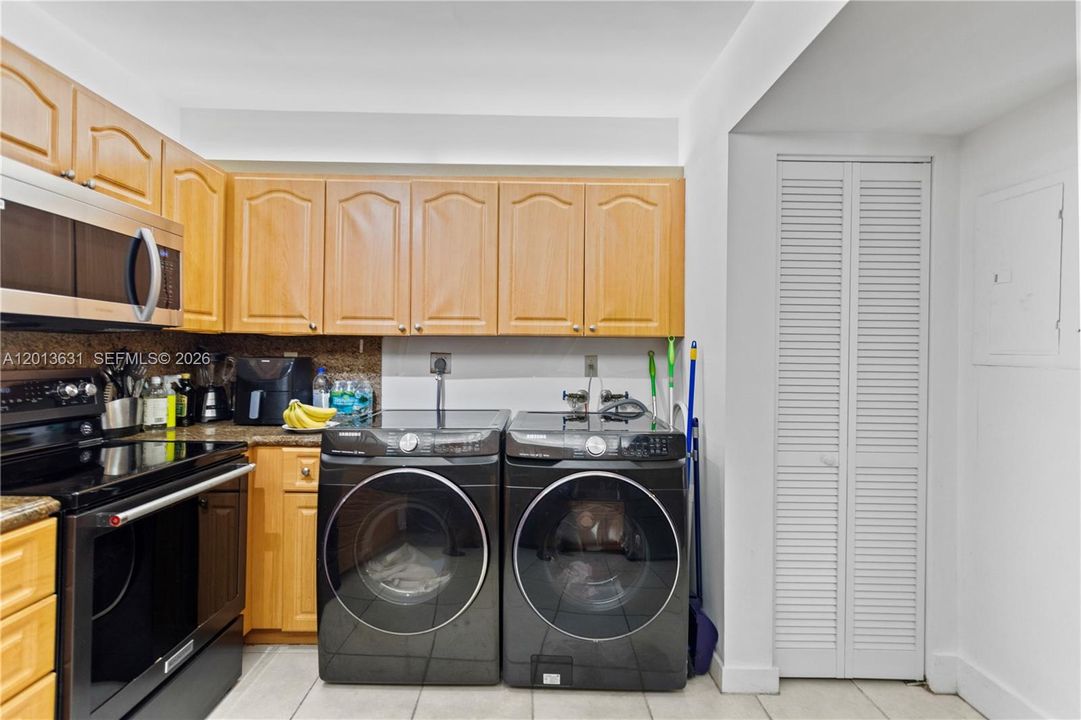 For Sale: $789,000 (2 beds, 2 baths, 1450 Square Feet)