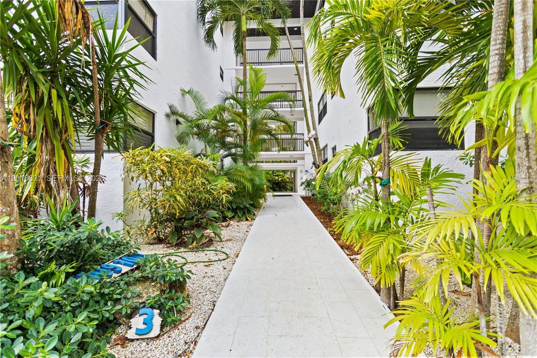 For Sale: $789,000 (2 beds, 2 baths, 1450 Square Feet)