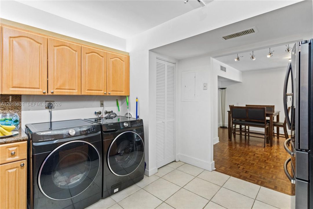 For Sale: $789,000 (2 beds, 2 baths, 1450 Square Feet)
