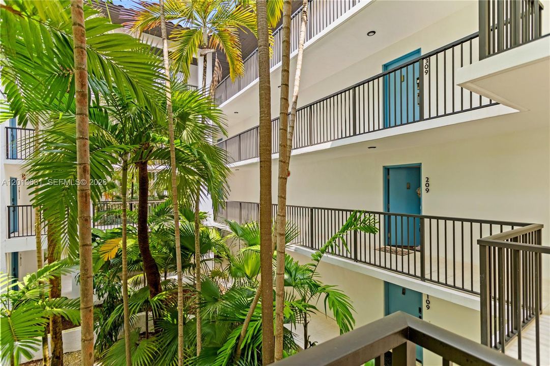 For Sale: $789,000 (2 beds, 2 baths, 1450 Square Feet)
