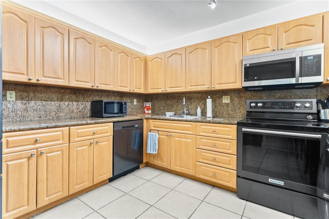 For Sale: $789,000 (2 beds, 2 baths, 1450 Square Feet)