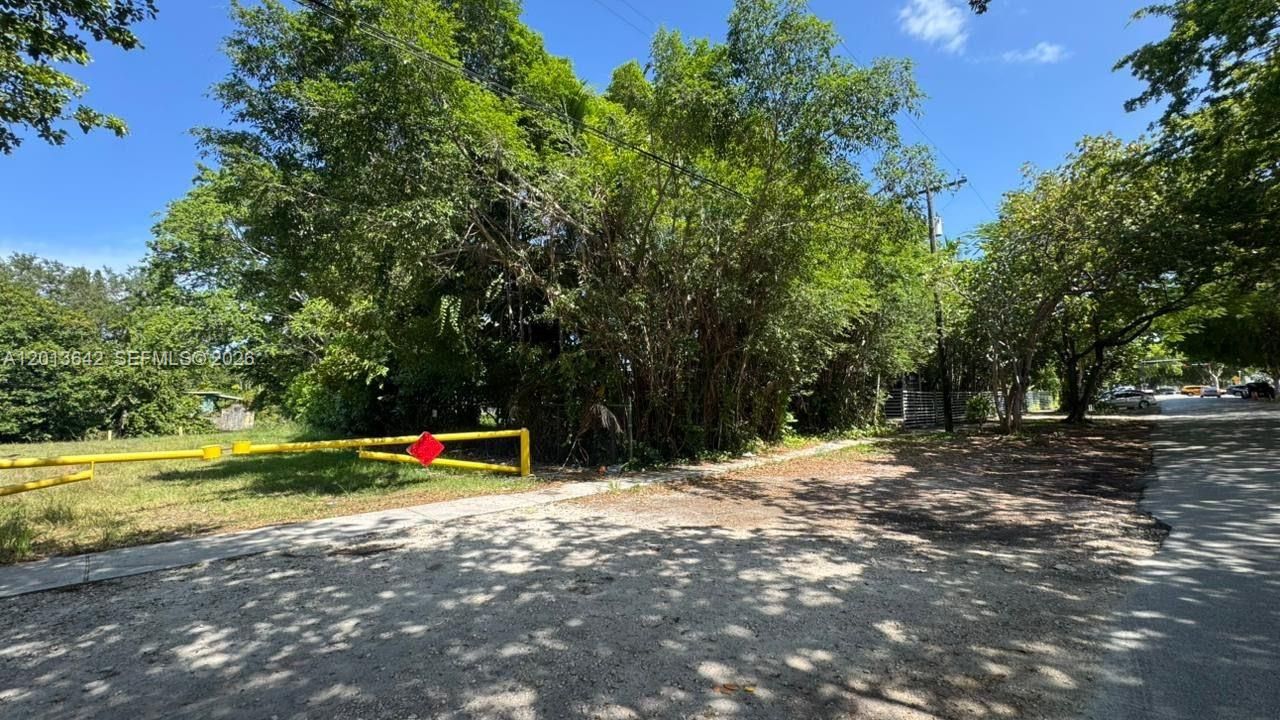 Activo con contrato: $350,000 (0.16 acres)