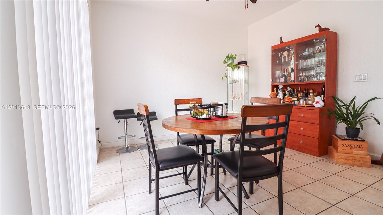 Activo con contrato: $3,400 (3 camas, 2 baños, 1676 Pies cuadrados)