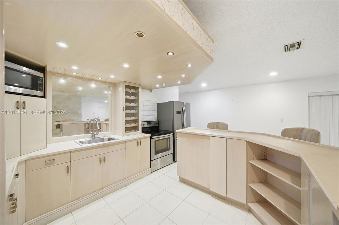 На продажу: $1,399,900 (5 спален, 3 ванн, 3772 Квадратных фут)