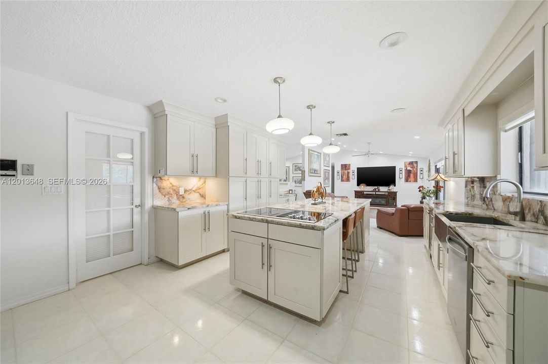 На продажу: $1,399,900 (5 спален, 3 ванн, 3772 Квадратных фут)