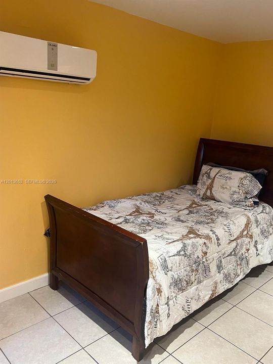 For Rent: $1,100 (1 beds, 1 baths, 2082 Square Feet)