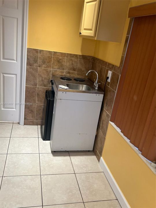For Rent: $1,100 (1 beds, 1 baths, 2082 Square Feet)
