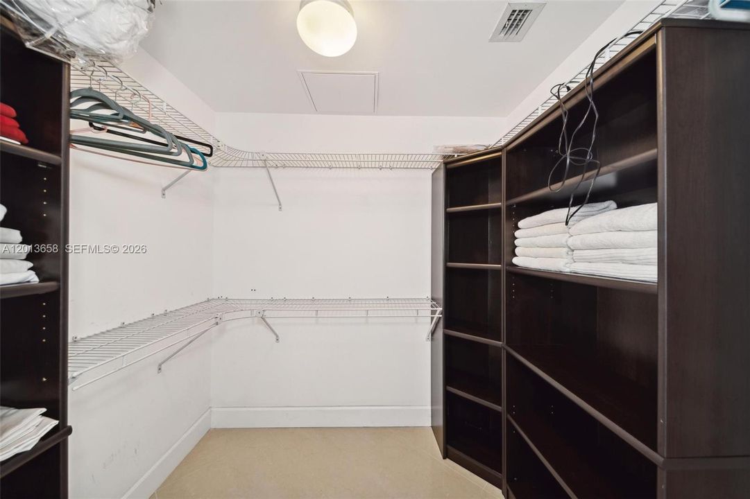 En Renta: $10,000 (3 camas, 3 baños, 2065 Pies cuadrados)