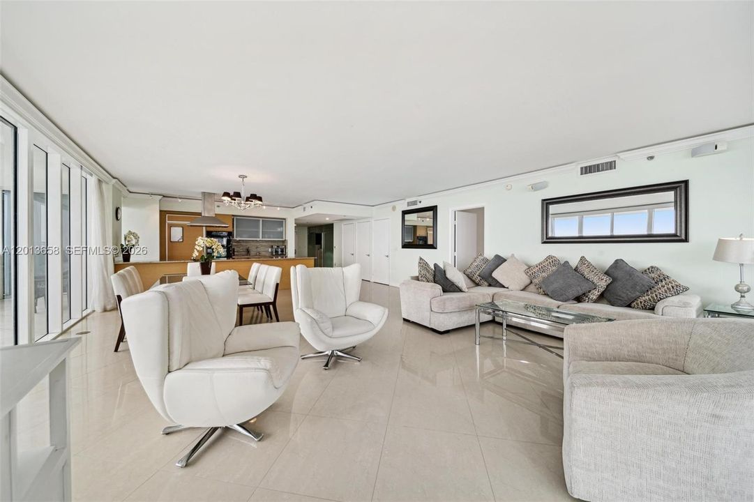 En Renta: $10,000 (3 camas, 3 baños, 2065 Pies cuadrados)