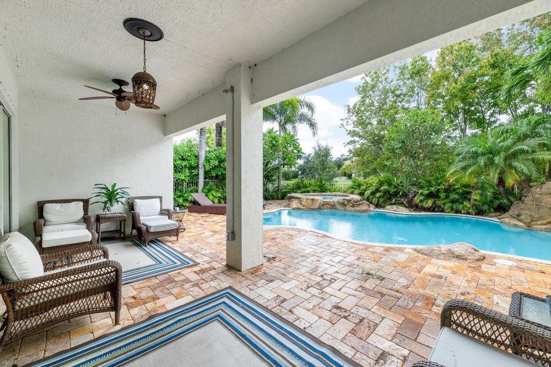 9241 Madewood Ct Royal Palm-large-034-05