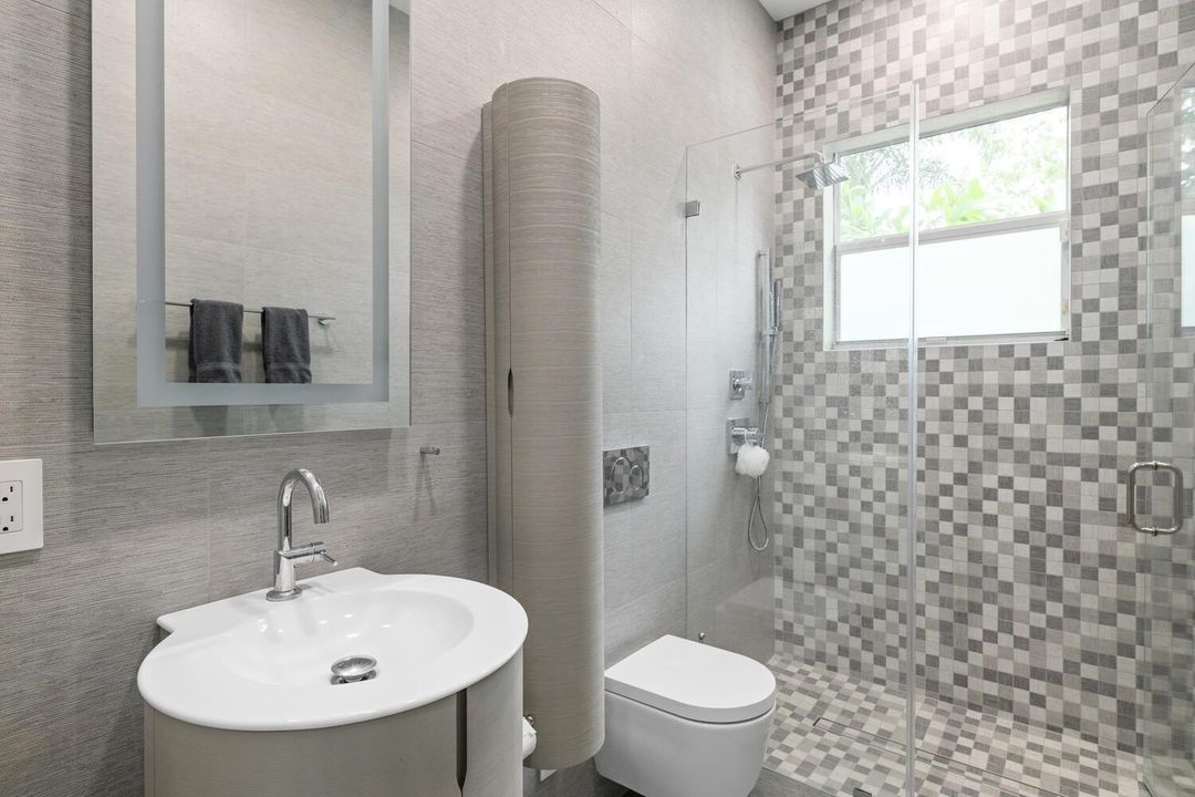 9241 Madewood Ct Royal Palm-large-019-01