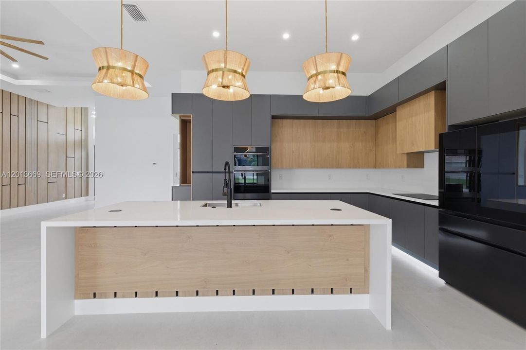 En Venta: $795,000 (4 camas, 4 baños, 2416 Pies cuadrados)
