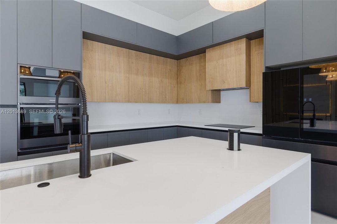 En Venta: $795,000 (4 camas, 4 baños, 2416 Pies cuadrados)