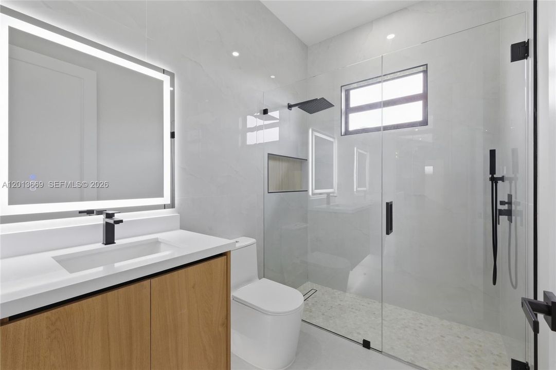 En Venta: $795,000 (4 camas, 4 baños, 2416 Pies cuadrados)