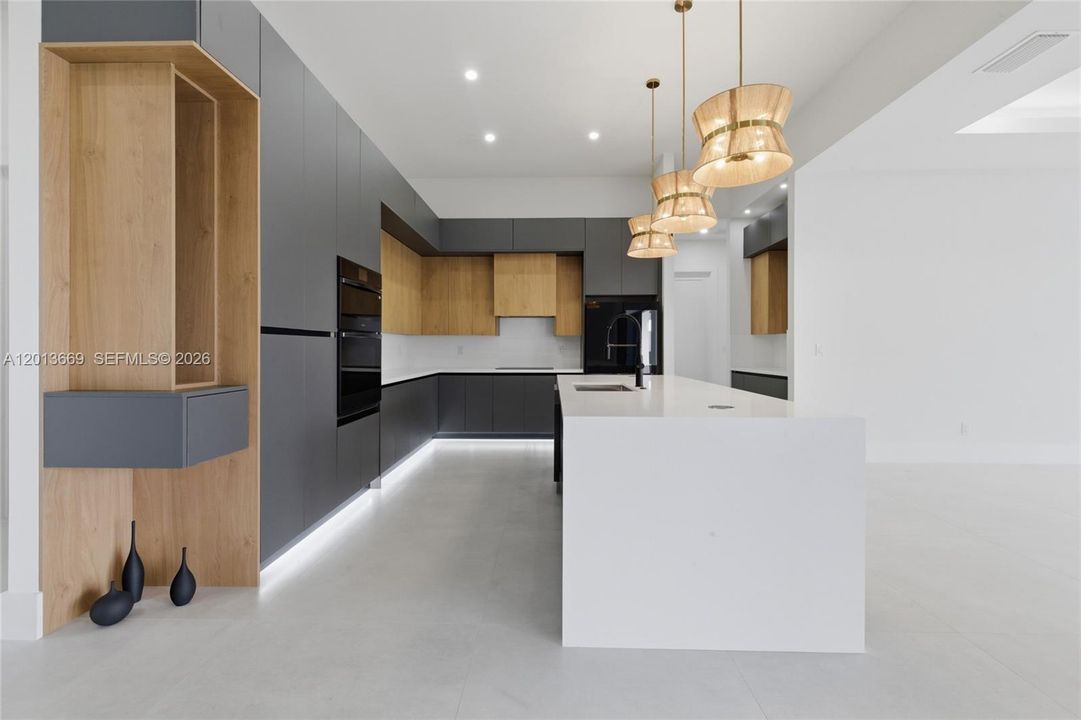 En Venta: $795,000 (4 camas, 4 baños, 2416 Pies cuadrados)