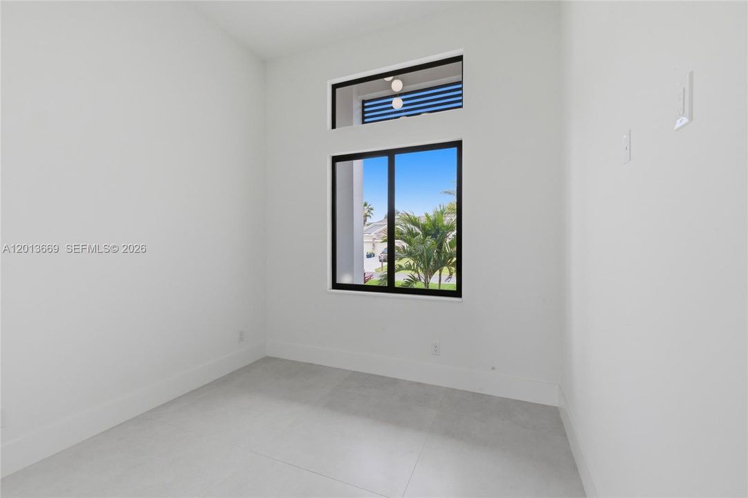 En Venta: $795,000 (4 camas, 4 baños, 2416 Pies cuadrados)