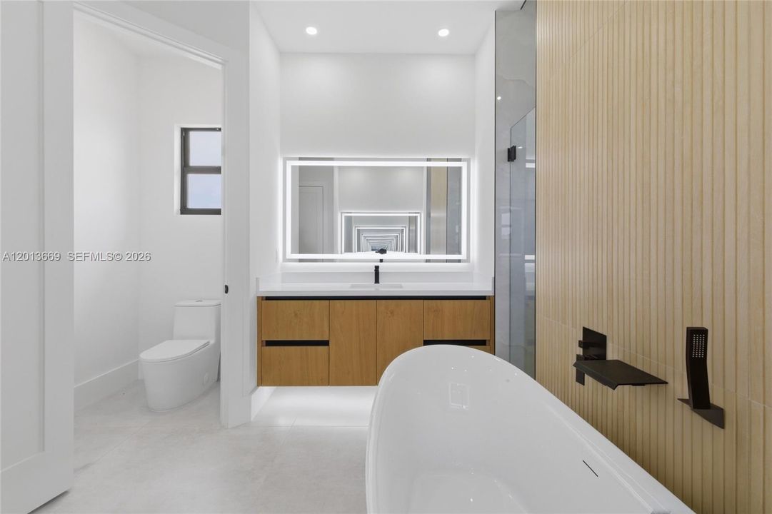 En Venta: $795,000 (4 camas, 4 baños, 2416 Pies cuadrados)