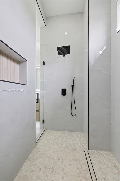 En Venta: $795,000 (4 camas, 4 baños, 2416 Pies cuadrados)