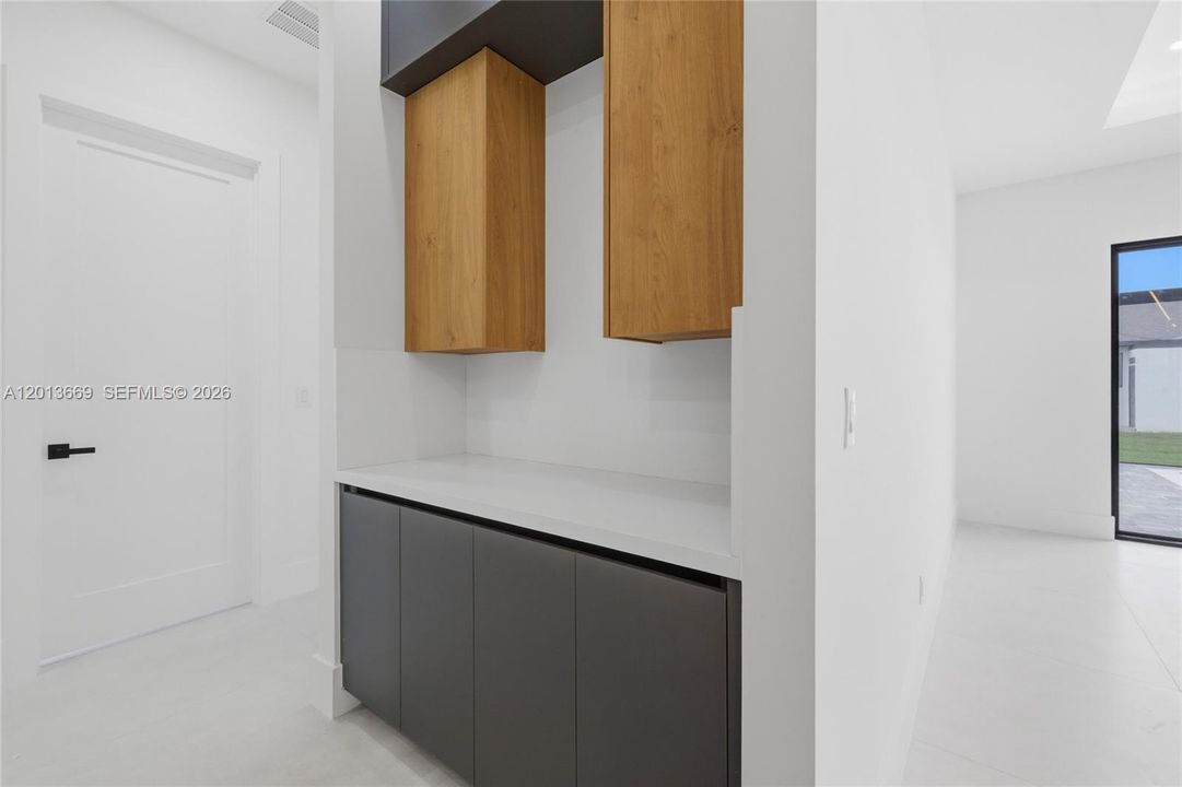 En Venta: $795,000 (4 camas, 4 baños, 2416 Pies cuadrados)