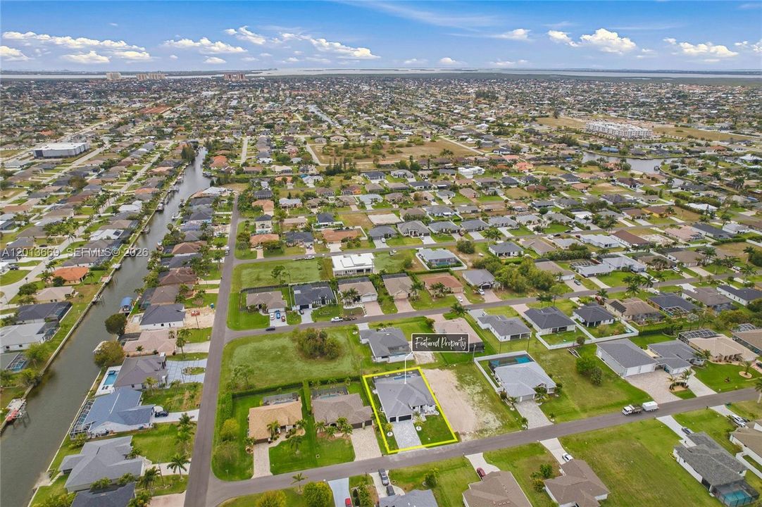 En Venta: $795,000 (4 camas, 4 baños, 2416 Pies cuadrados)