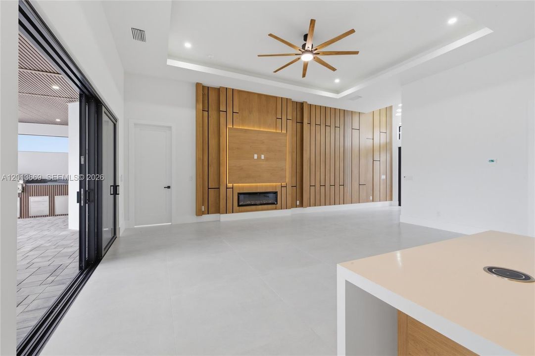 En Venta: $795,000 (4 camas, 4 baños, 2416 Pies cuadrados)