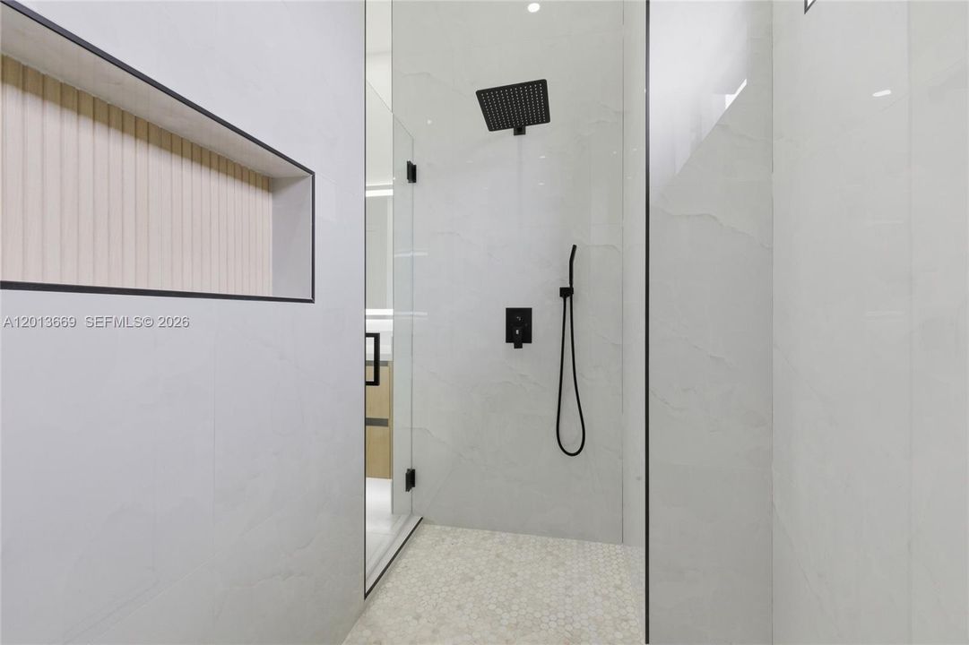 En Venta: $795,000 (4 camas, 4 baños, 2416 Pies cuadrados)