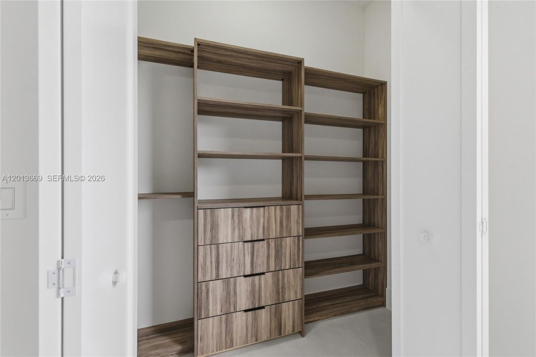 En Venta: $795,000 (4 camas, 4 baños, 2416 Pies cuadrados)