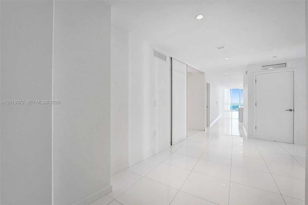 Activo con contrato: $9,500 (3 camas, 4 baños, 2204 Pies cuadrados)