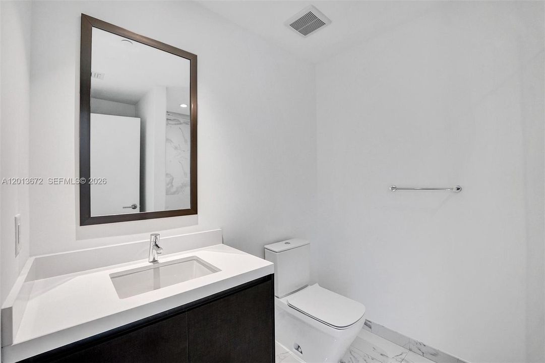 Activo con contrato: $9,500 (3 camas, 4 baños, 2204 Pies cuadrados)