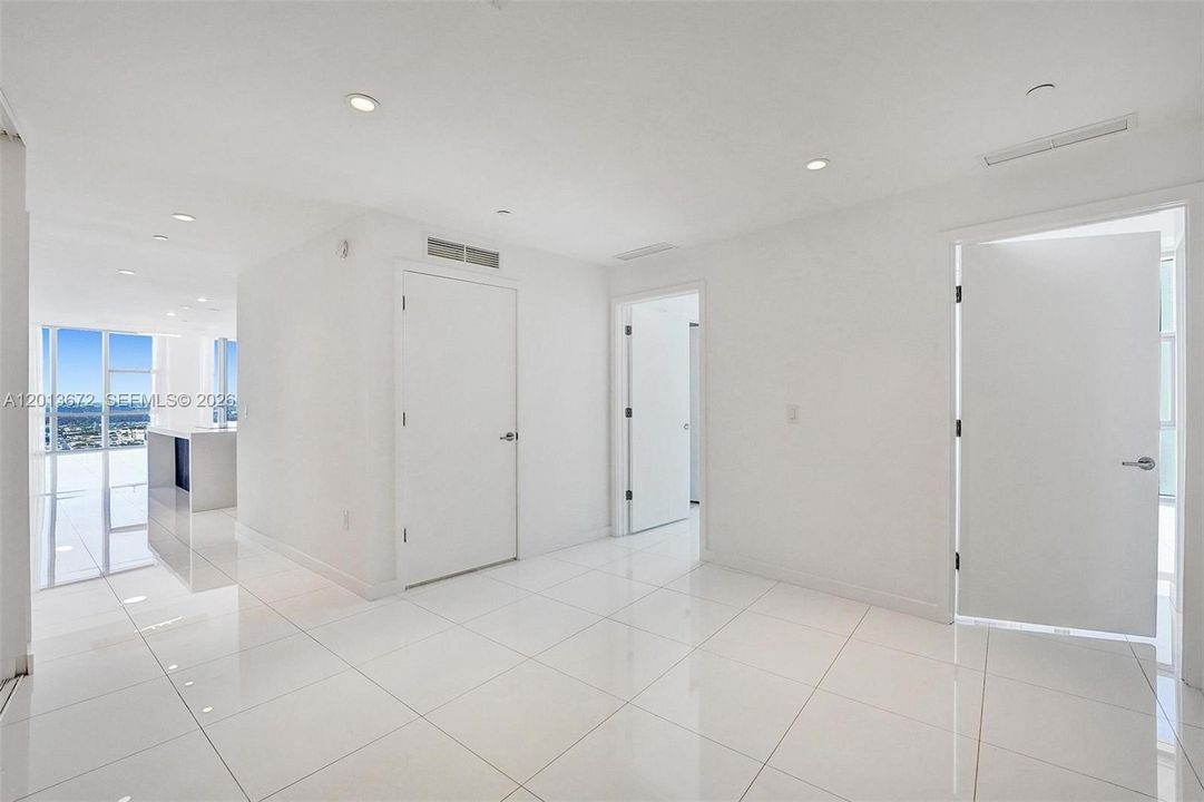 Activo con contrato: $9,500 (3 camas, 4 baños, 2204 Pies cuadrados)