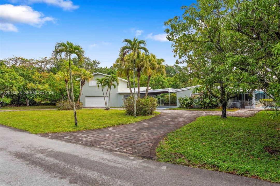 For Sale: $3,649,000 (36,590.00 acres)