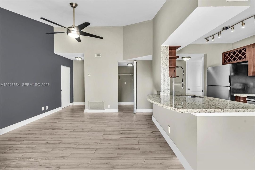 En Venta: $174,900 (1 camas, 1 baños, 695 Pies cuadrados)