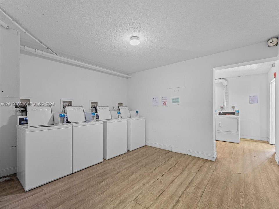 На продажу: $230,000 (1 спален, 1 ванн, 870 Квадратных фут)