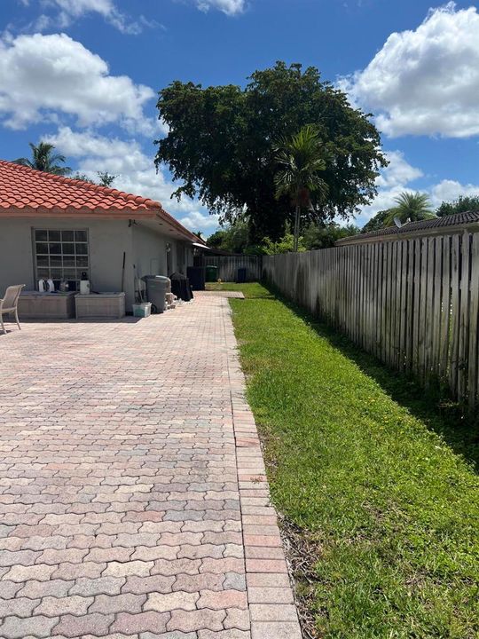 3310-SideBackyard
