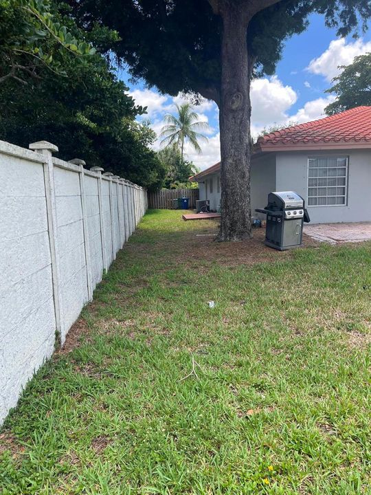 3310S-SideBackyard
