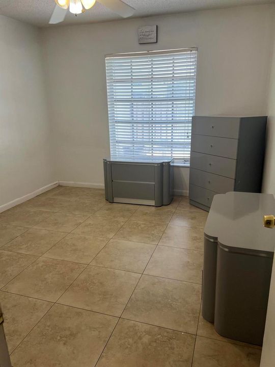 3310S-GuestBedroom2