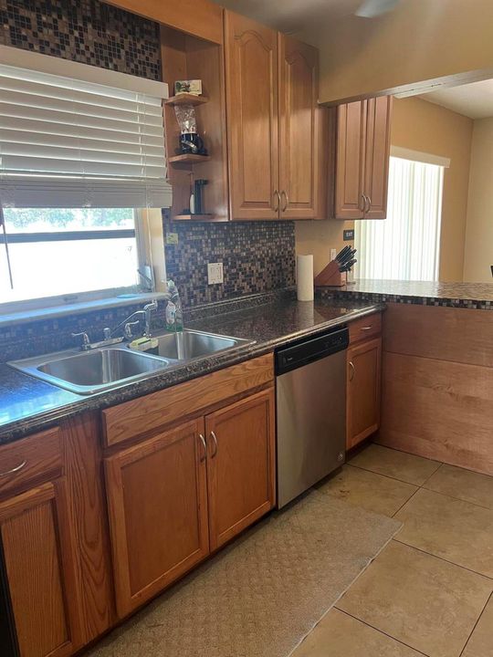 3310S-Kitchen2