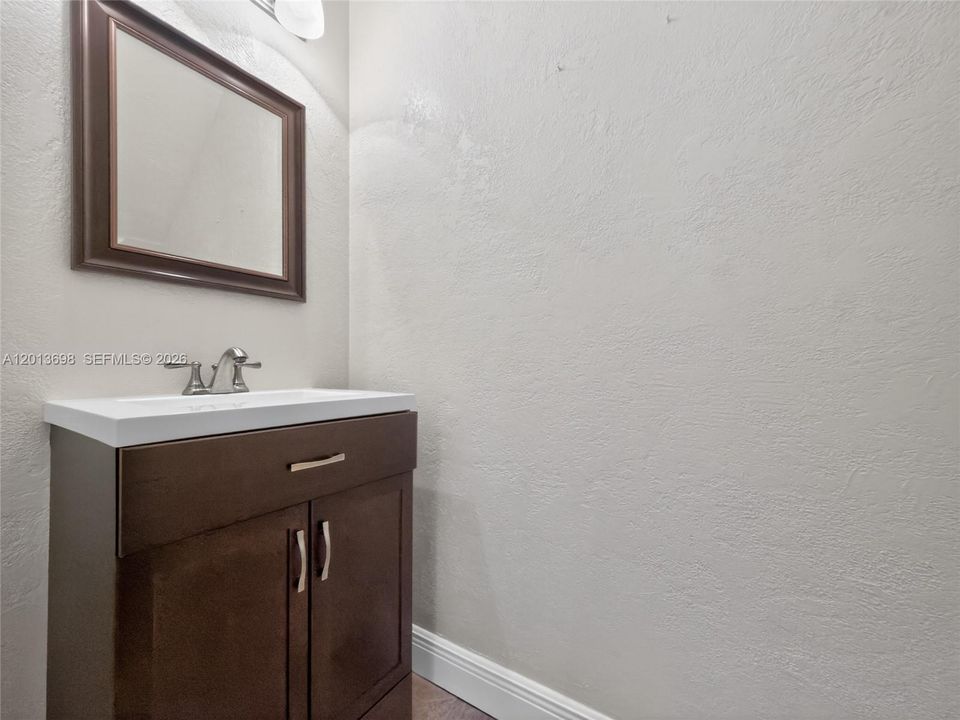 Activo con contrato: $2,500 (2 camas, 2 baños, 1153 Pies cuadrados)