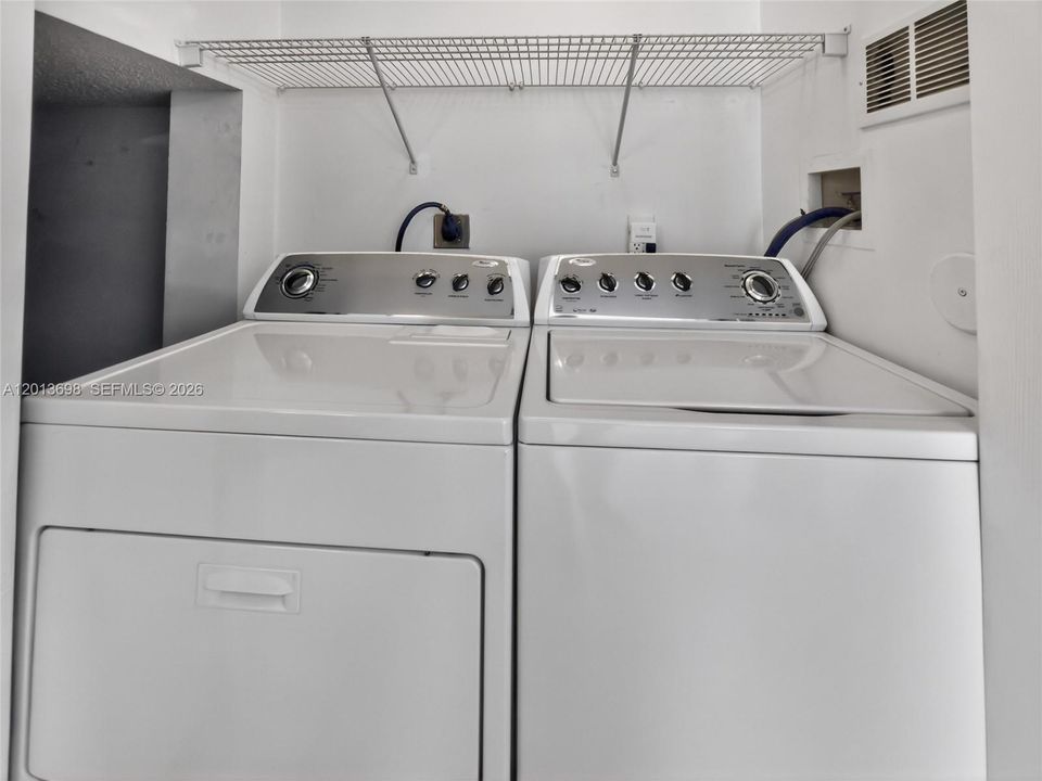 Activo con contrato: $2,500 (2 camas, 2 baños, 1153 Pies cuadrados)