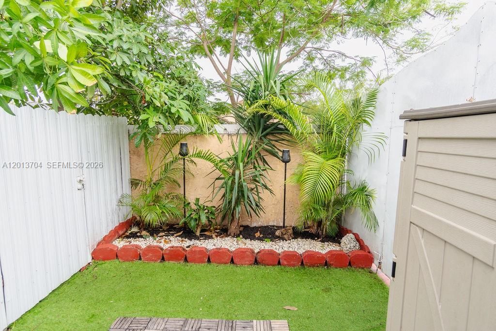 Activo con contrato: $579,000 (3 camas, 3 baños, 1605 Pies cuadrados)