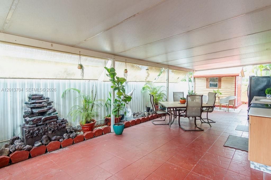 Activo con contrato: $579,000 (3 camas, 3 baños, 1605 Pies cuadrados)