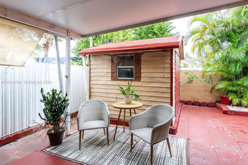 Activo con contrato: $579,000 (3 camas, 3 baños, 1605 Pies cuadrados)