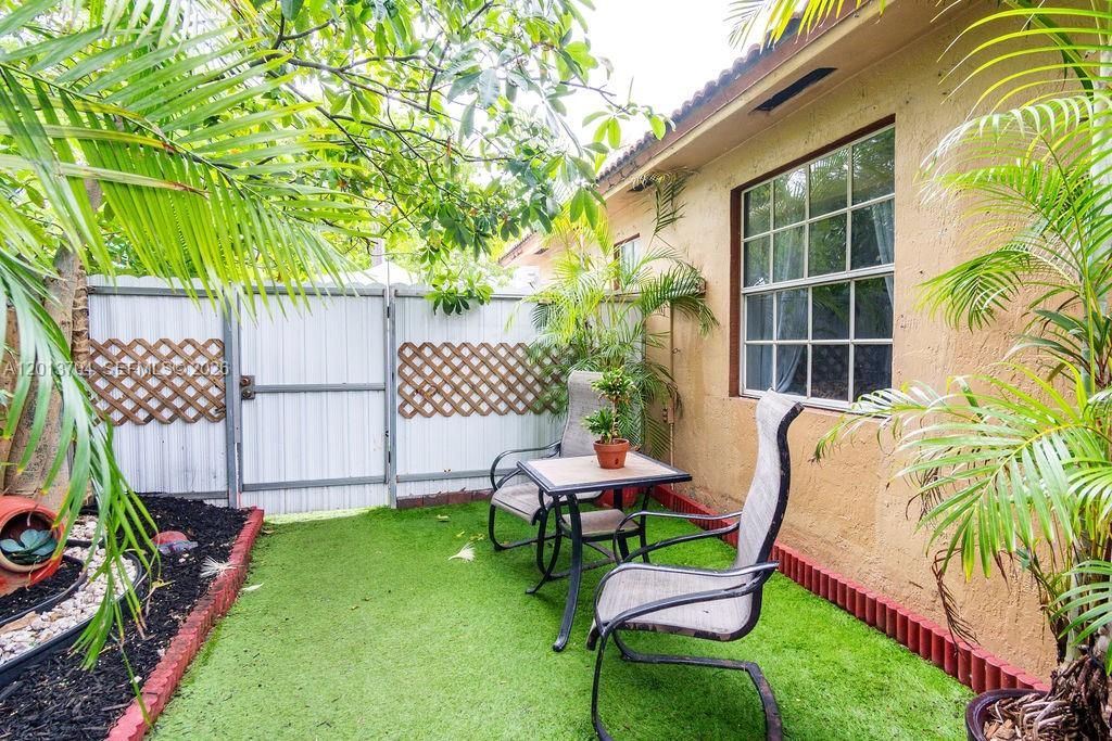 Activo con contrato: $579,000 (3 camas, 3 baños, 1605 Pies cuadrados)