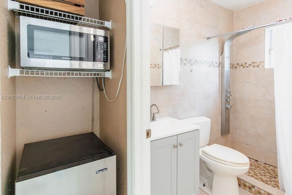 Activo con contrato: $579,000 (3 camas, 3 baños, 1605 Pies cuadrados)