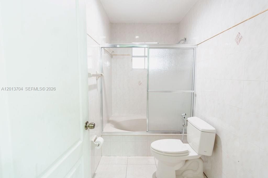 Activo con contrato: $579,000 (3 camas, 3 baños, 1605 Pies cuadrados)