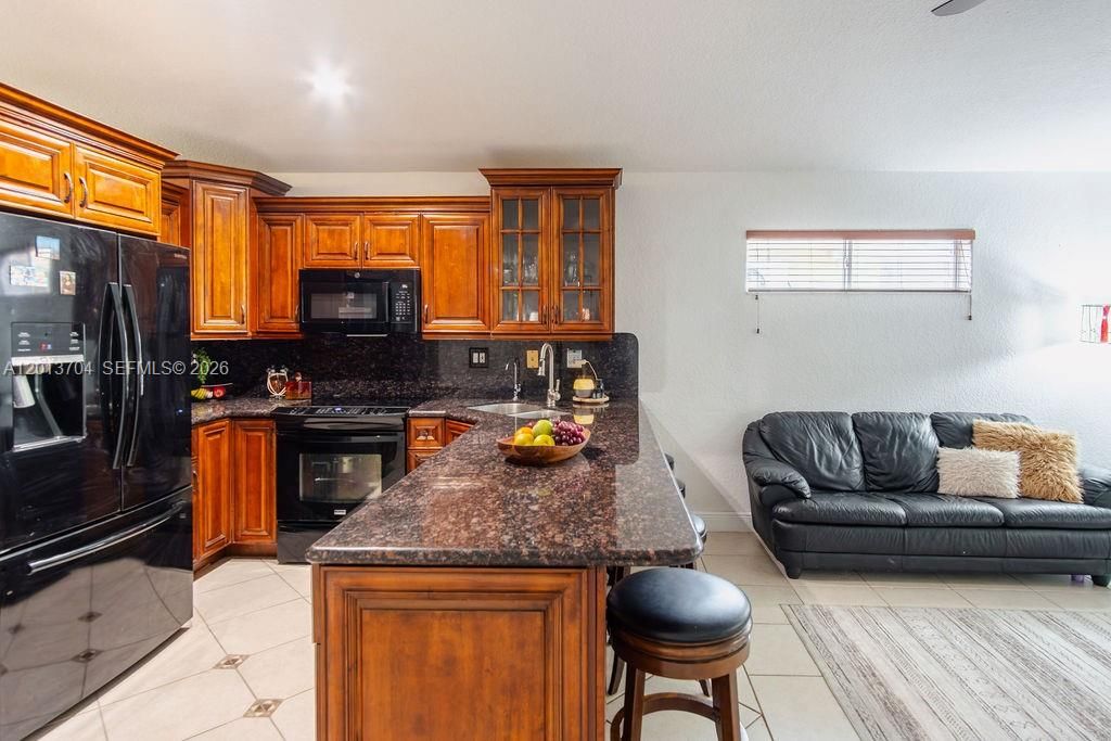 Activo con contrato: $579,000 (3 camas, 3 baños, 1605 Pies cuadrados)