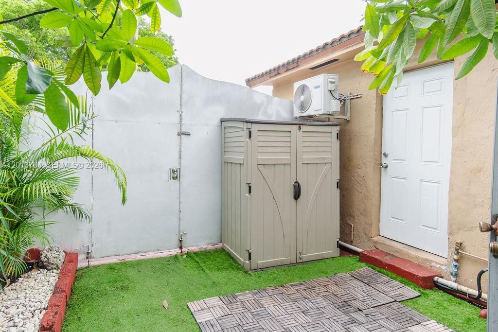 Activo con contrato: $579,000 (3 camas, 3 baños, 1605 Pies cuadrados)