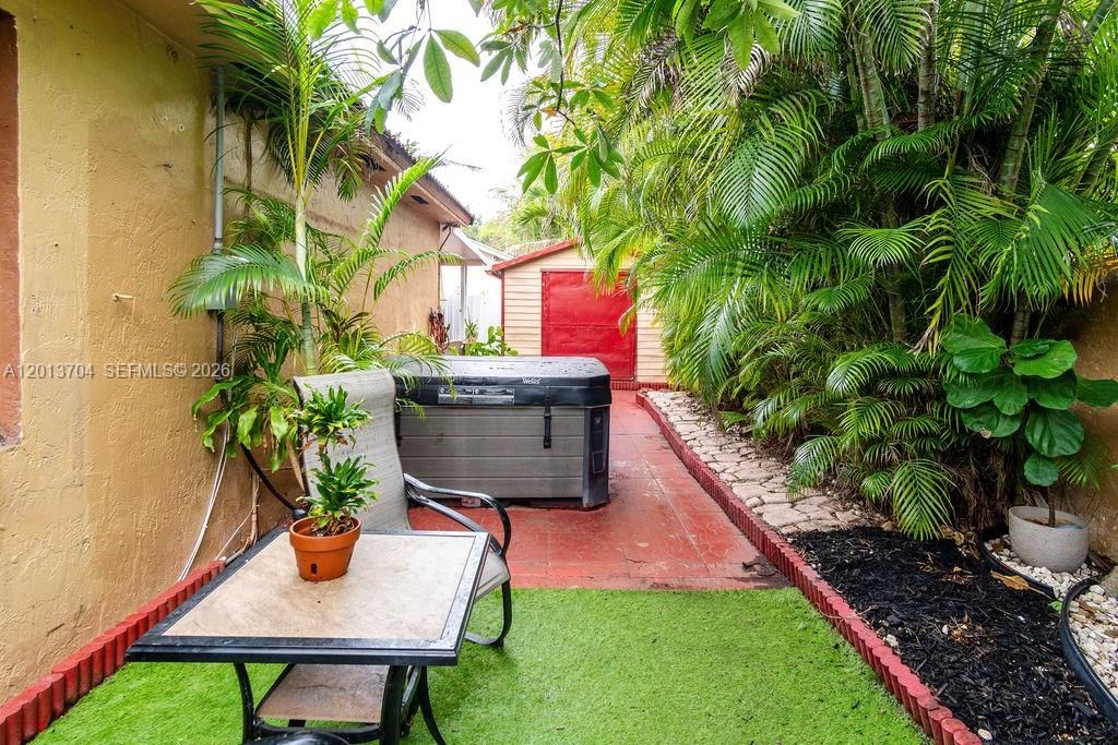 Activo con contrato: $579,000 (3 camas, 3 baños, 1605 Pies cuadrados)