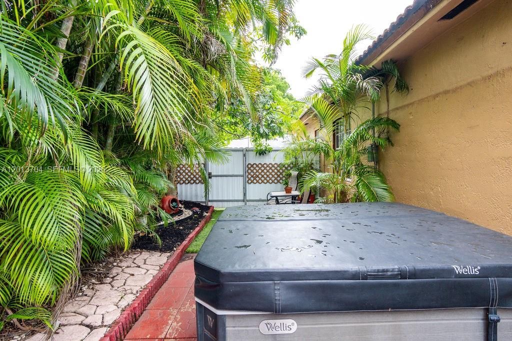 Activo con contrato: $579,000 (3 camas, 3 baños, 1605 Pies cuadrados)