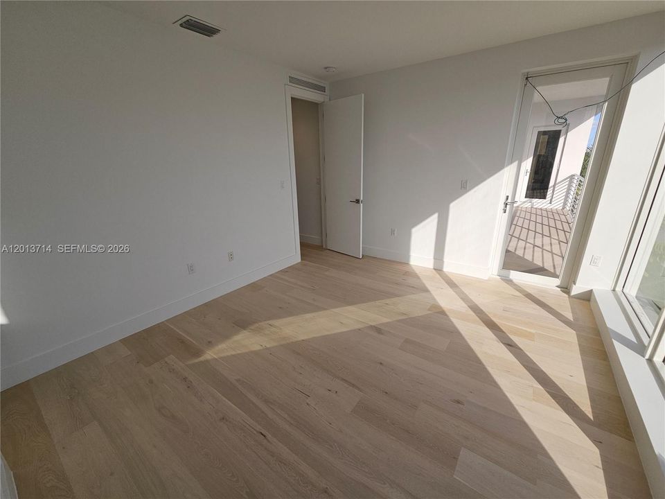 For Rent: $12,000 (6 beds, 7 baths, 4874 Square Feet)